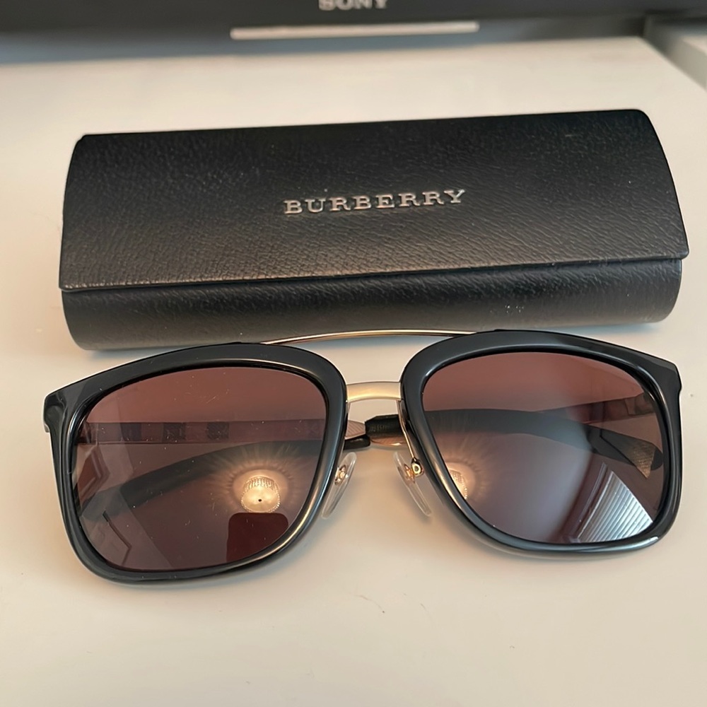 Brand new Burberry Sunglasses w/ Case